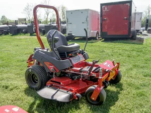 Ferris IS700Z - 27 hp Briggs & Stratton Commercial Series w/ 52" Deck & Sus. Seat - 5902107