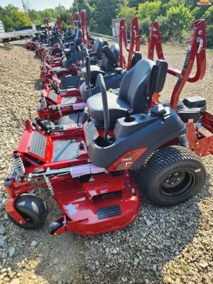 Ferris ISX800 - 27hp B&S Cxi CARB w/ 52" Deck & Sus. Seat - Zero Turn Mower - 5902154